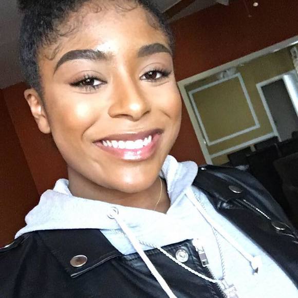 Meet your Posher, Amber - Picture 1 of 1